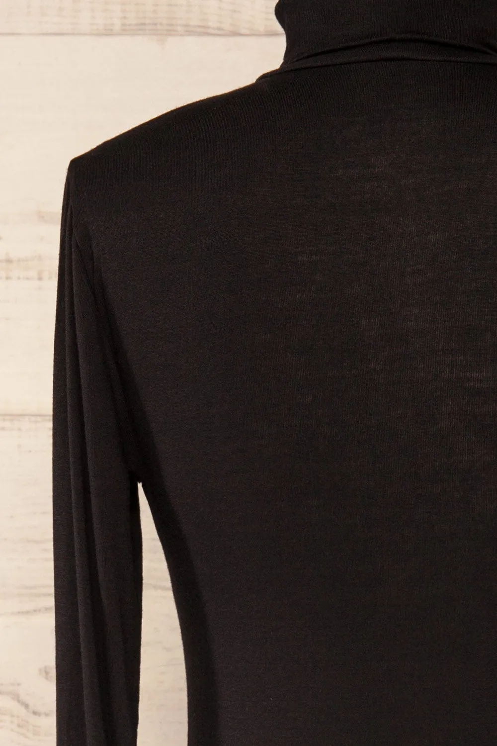 Lassi Black | Long Sleeve Turtleneck