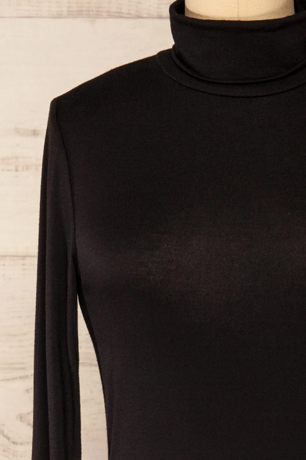 Lassi Black | Long Sleeve Turtleneck