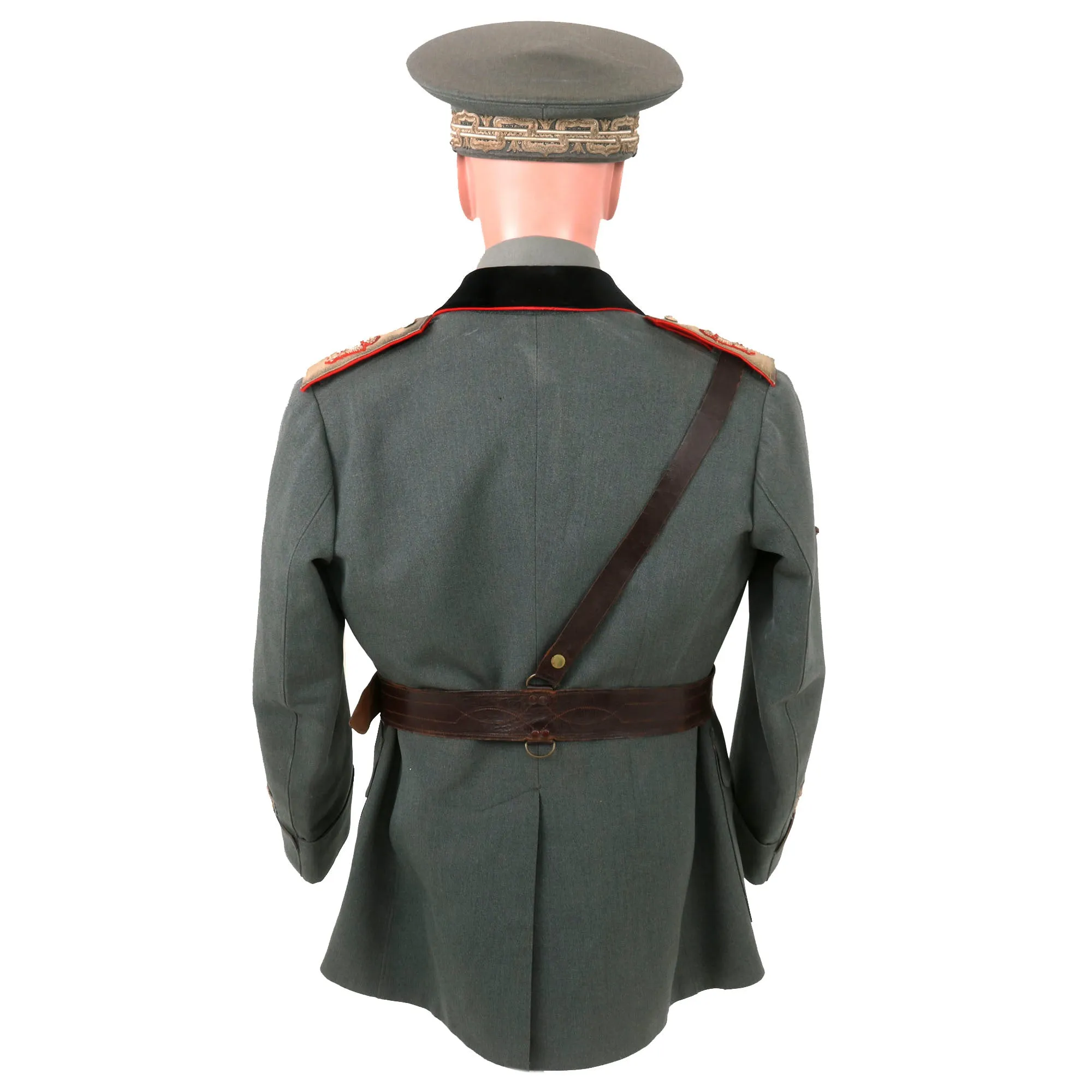 Original Italian WWII Uniform Set Attributed To General of Brigade Alfonso Morretti With Museum Sign - Formerly A.A.F. Tank Museum Collection