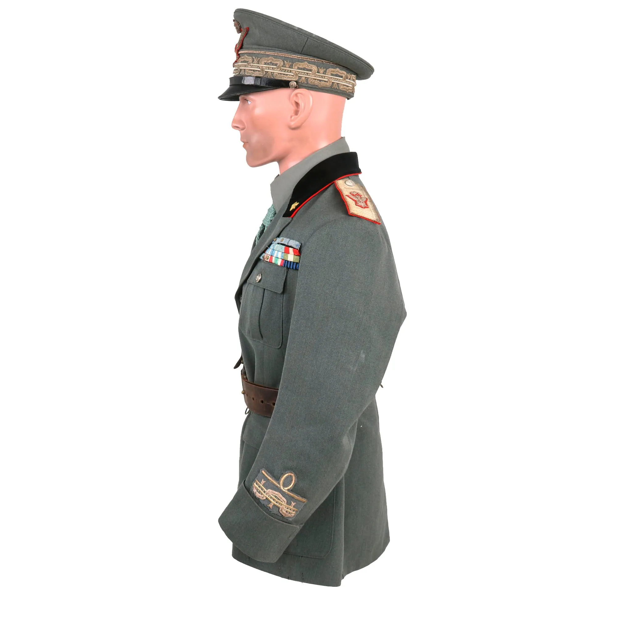 Original Italian WWII Uniform Set Attributed To General of Brigade Alfonso Morretti With Museum Sign - Formerly A.A.F. Tank Museum Collection