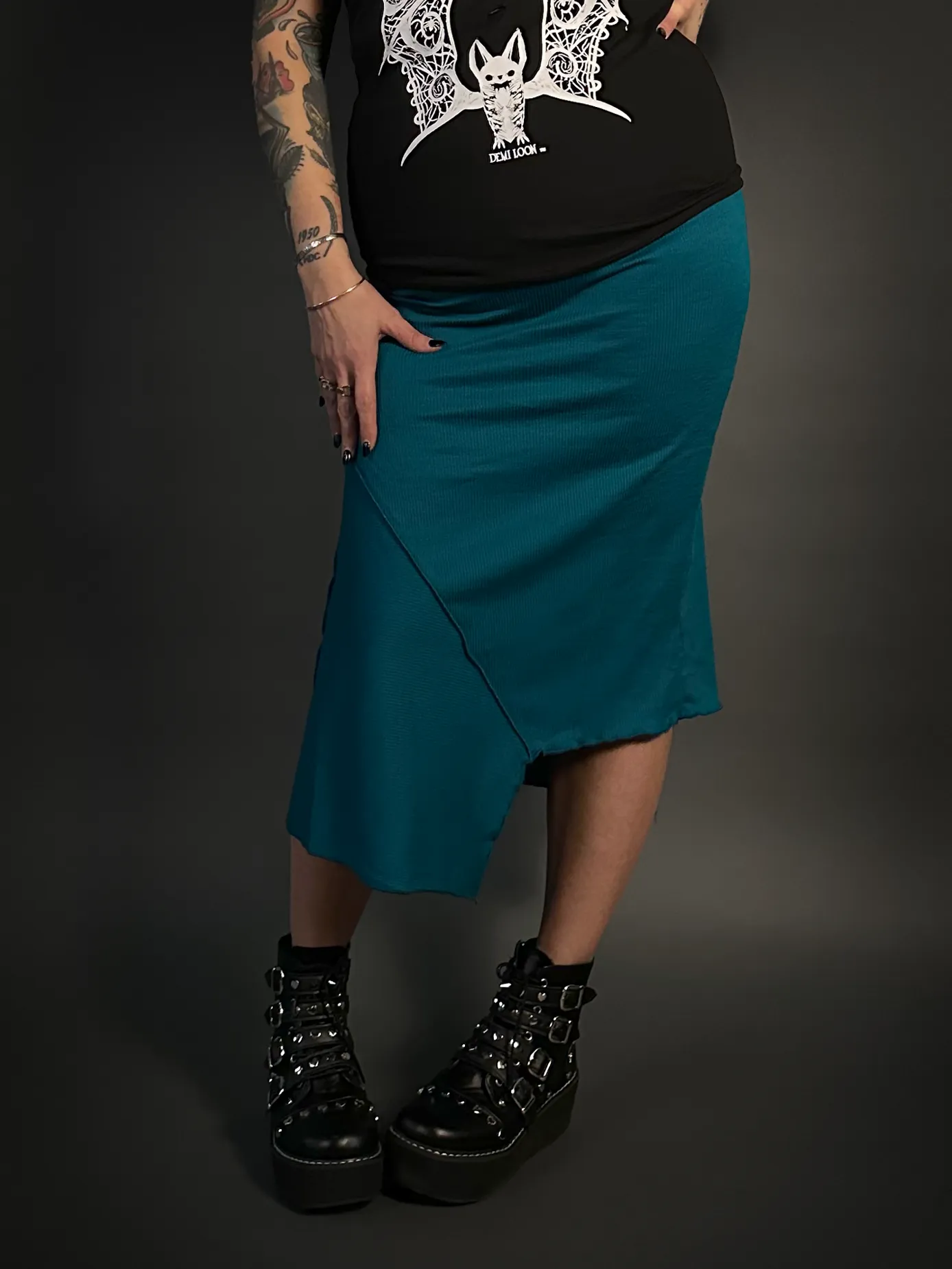 Outfit Set - Asymmetrical Stretch Midi Skirt in Emerald Blue & Front Slashed Bat T-Shirt