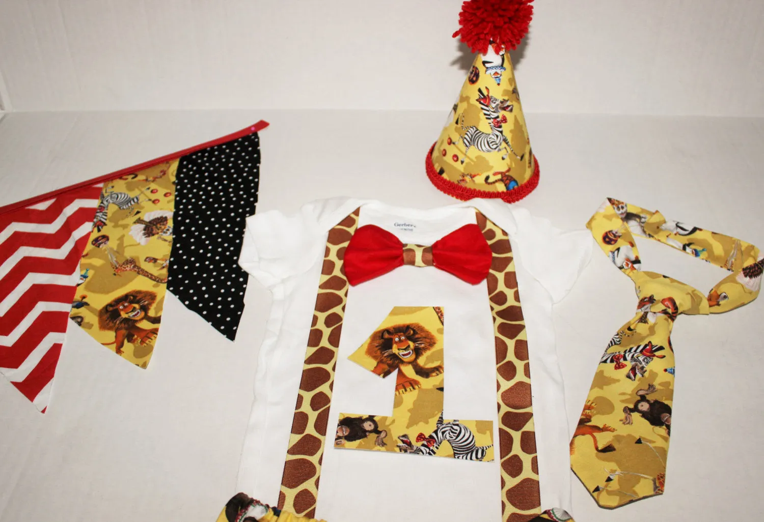 safari cake smash outfit with party hat,madagascar birthday outfit, circus cake smash zoo animals Boys cake smash outfit, zoo Banner