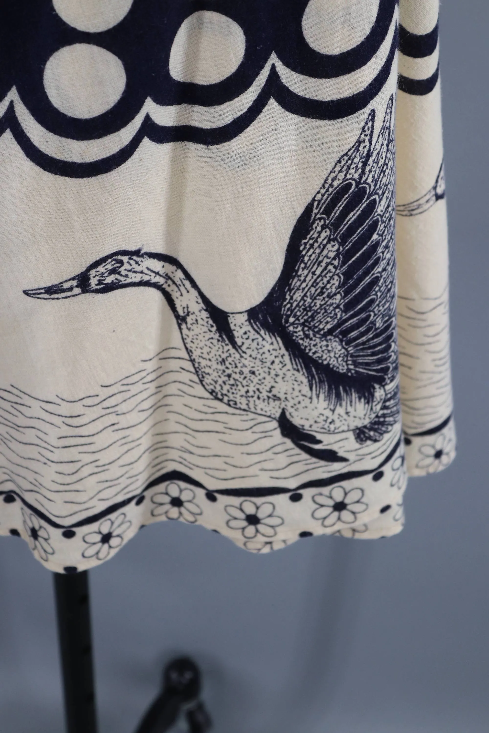 Vintage 1980s Flying Geese Ducks Novelty Print Wrap Skirt